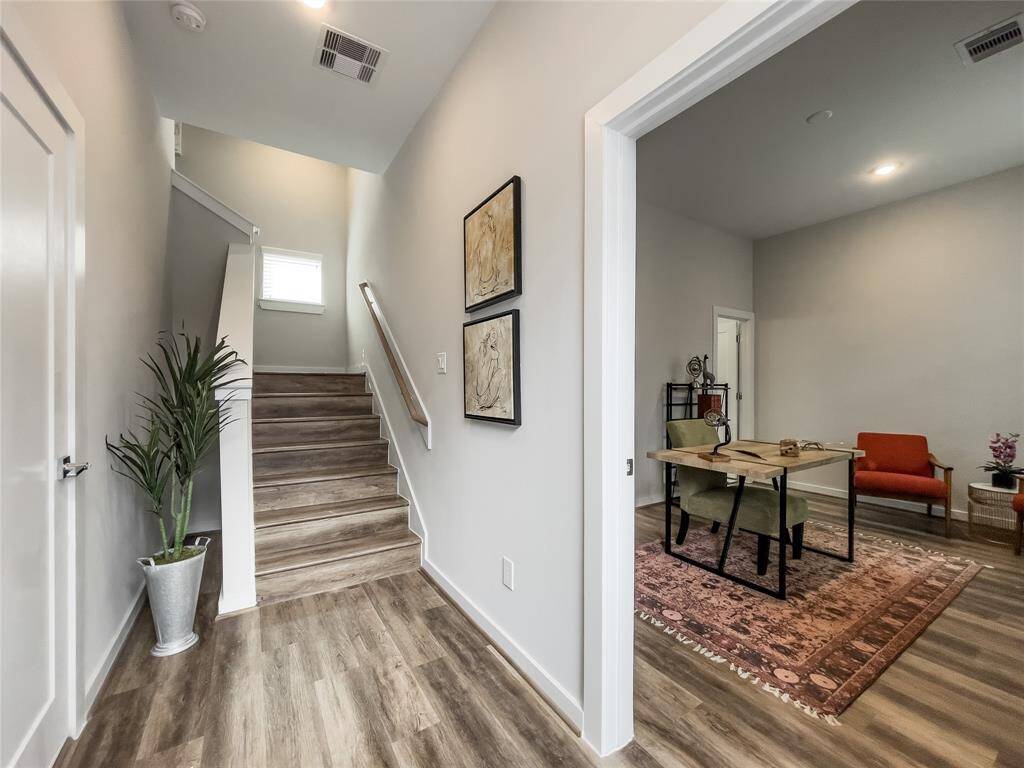 First floor - Entrance (staged photo)
