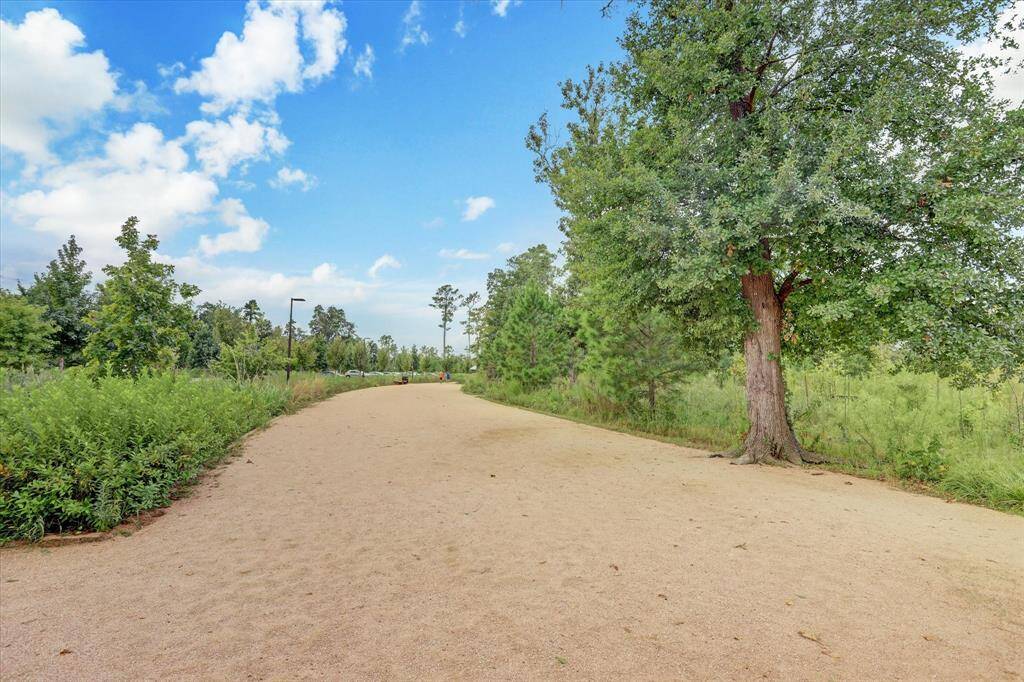 Over 30 miles of natural and surfaced trails are within Memorial Park, along with one of the country's top public golf courses and tennis courts.