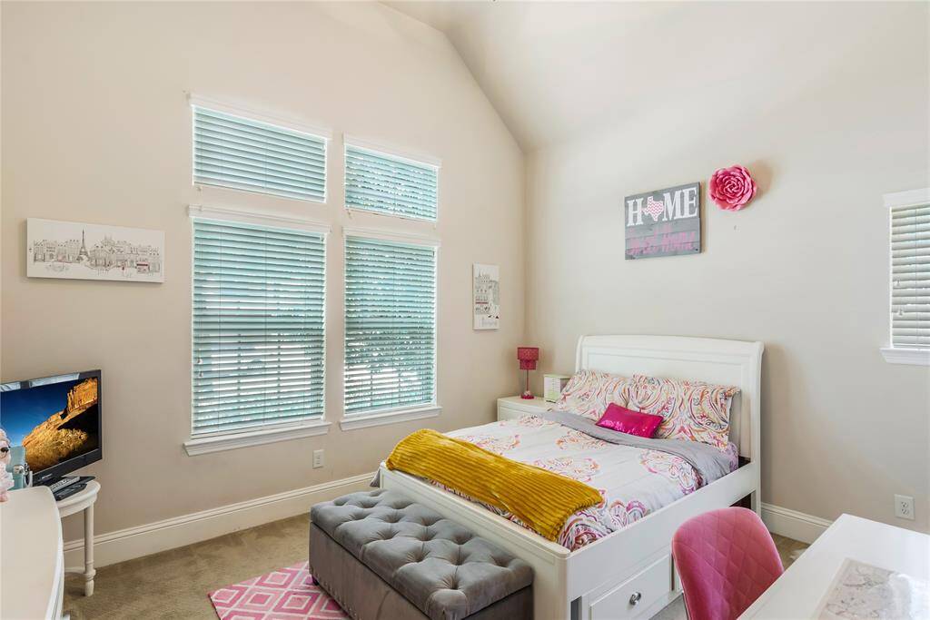 Guest suite with private bathroom