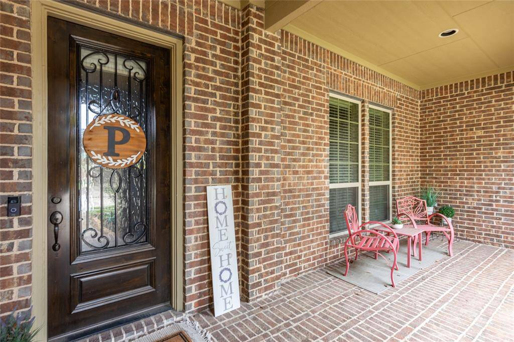 Darling front porch, a great space to enjoy a cup of coffee and relax