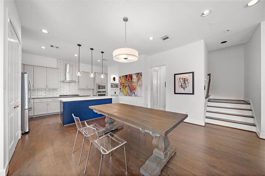2nd Floor: Dining