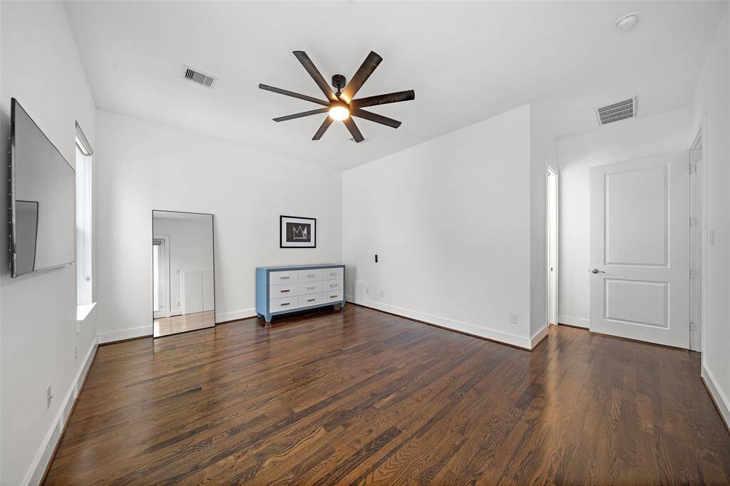 3rd Floor: Primary Suite