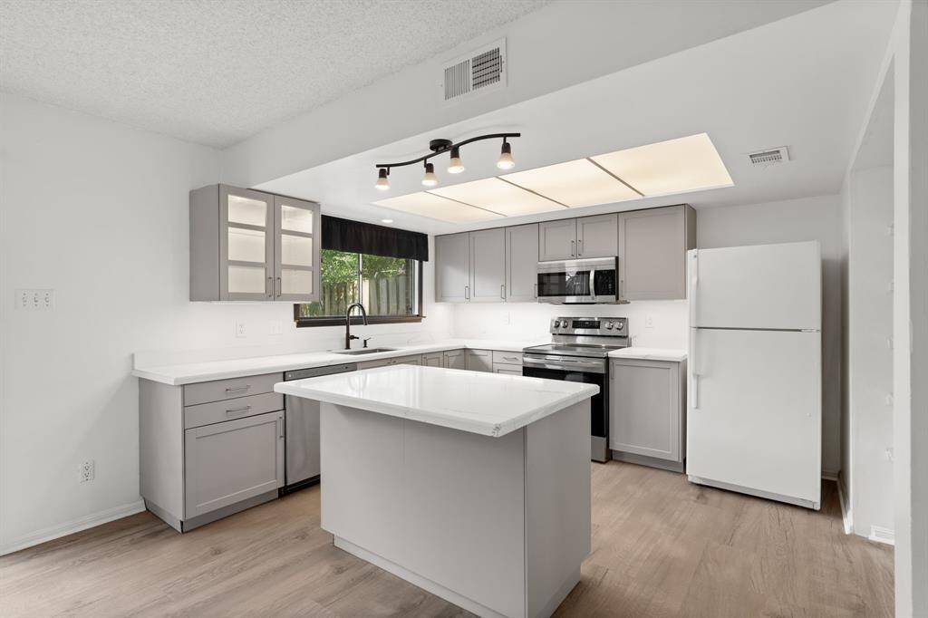 Beautifully upgraded Kitchen to indulge in your culinary adventures!