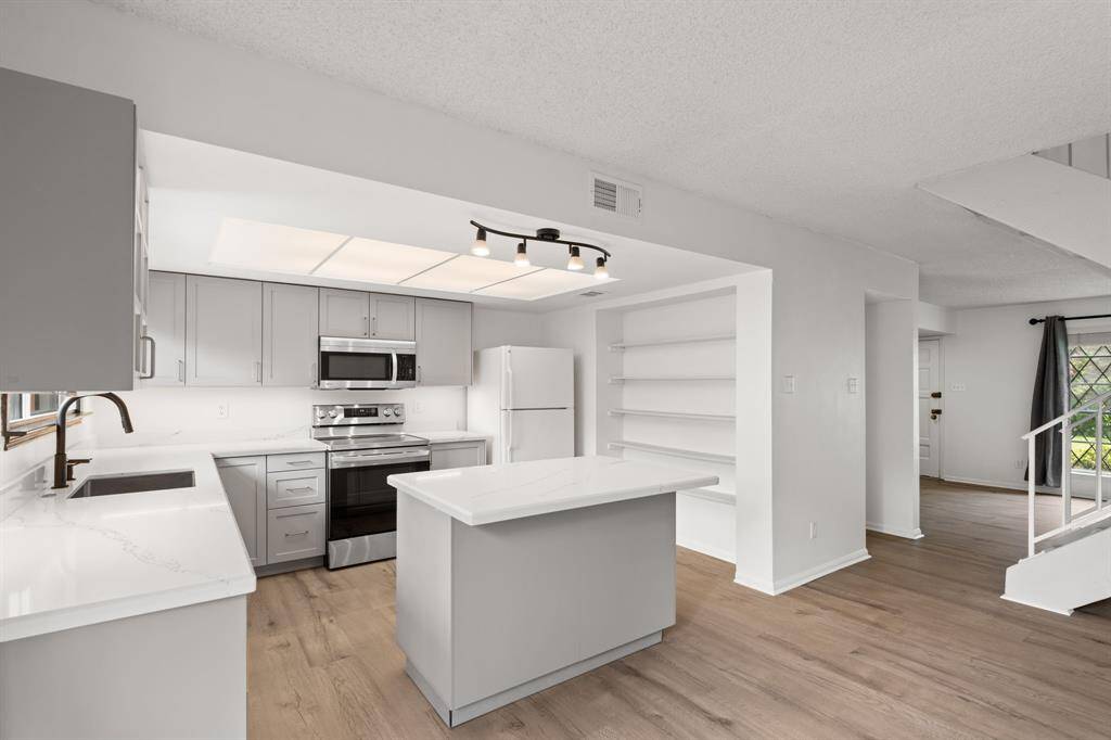 Beautifully upgraded Kitchen to indulge in your culinary adventures!