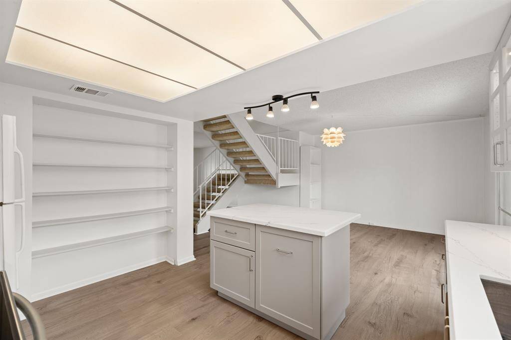 Easy accessible Pantry, ready to be filled!