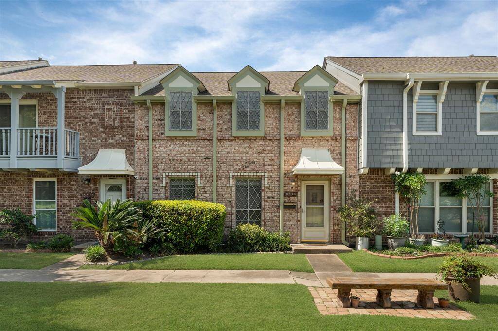 Check out the beautiful curb appeal located right next to a park!