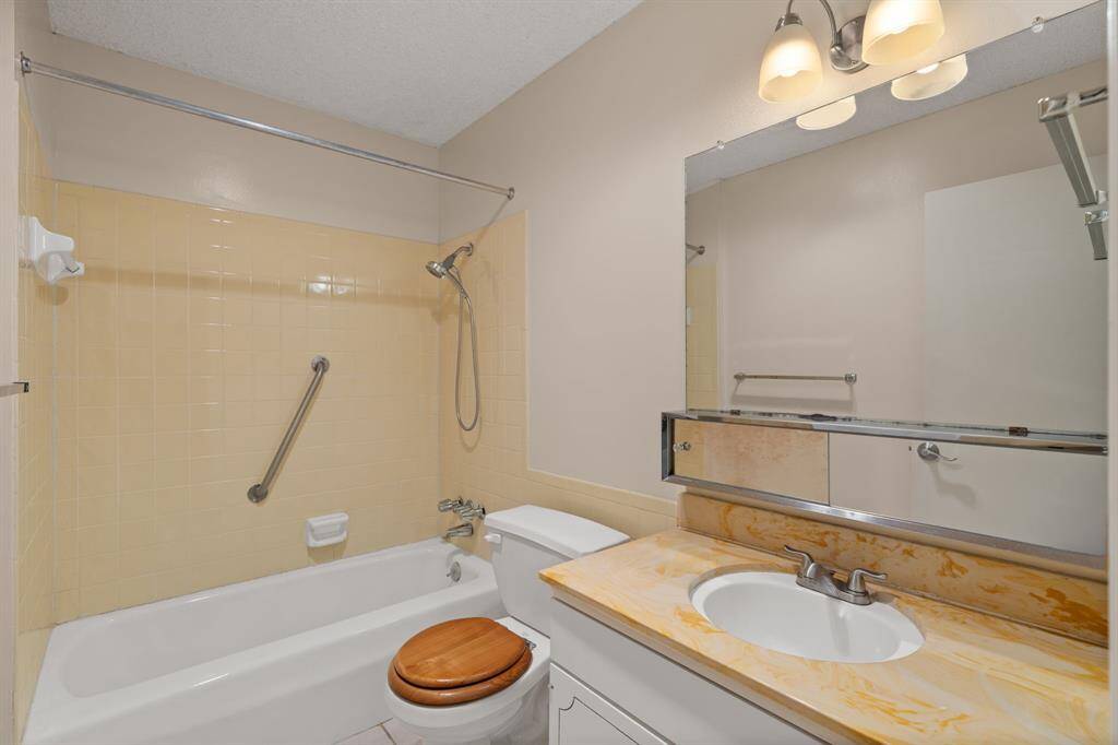 Dedicated 2nd bathroom for the additional 2 bedrooms.