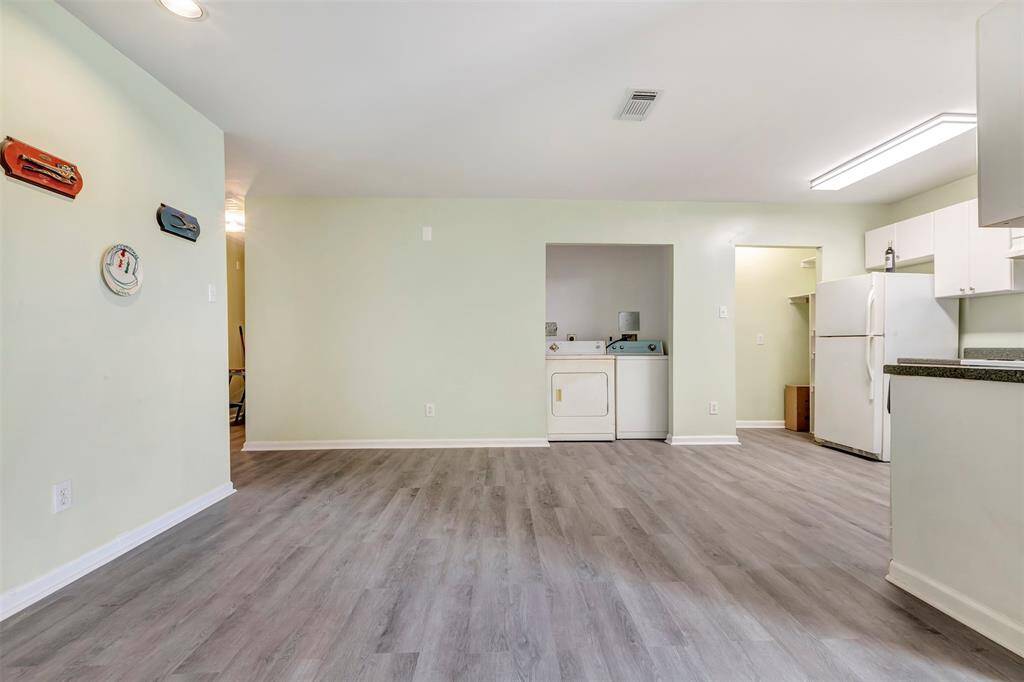 The combination breakfast nook and kitchen fully utilizes the space efficiently.