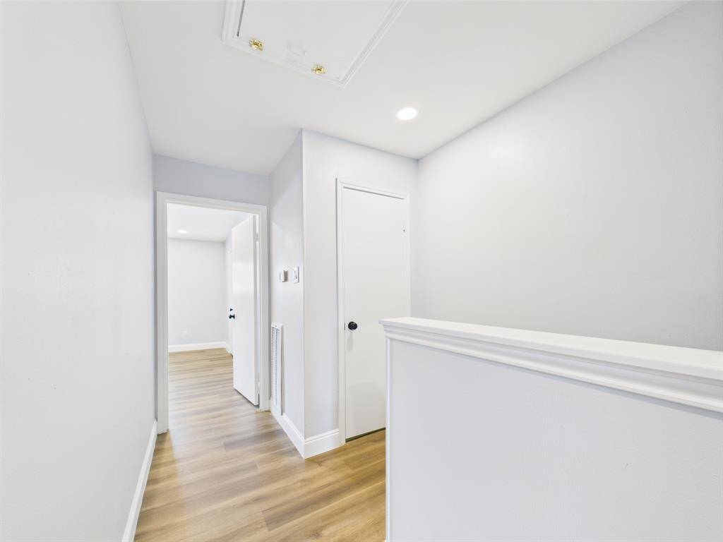 Second Floor Split Plan w/Large Closet