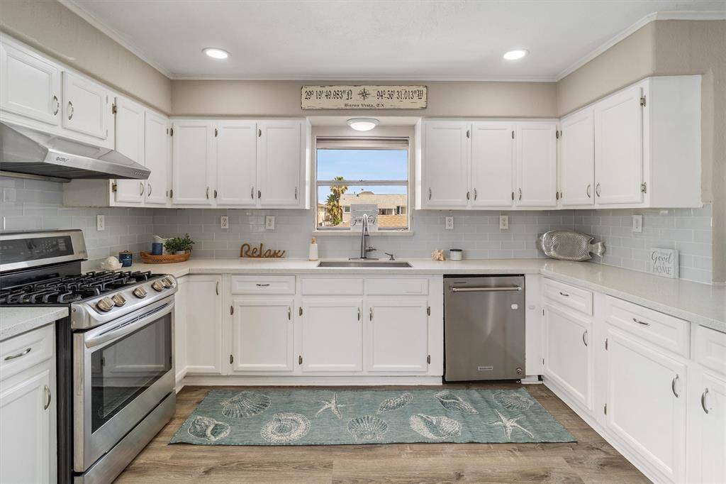 Gorgeous kitchen overlooking the water. This kitchen is perfect for the holiday buffets!