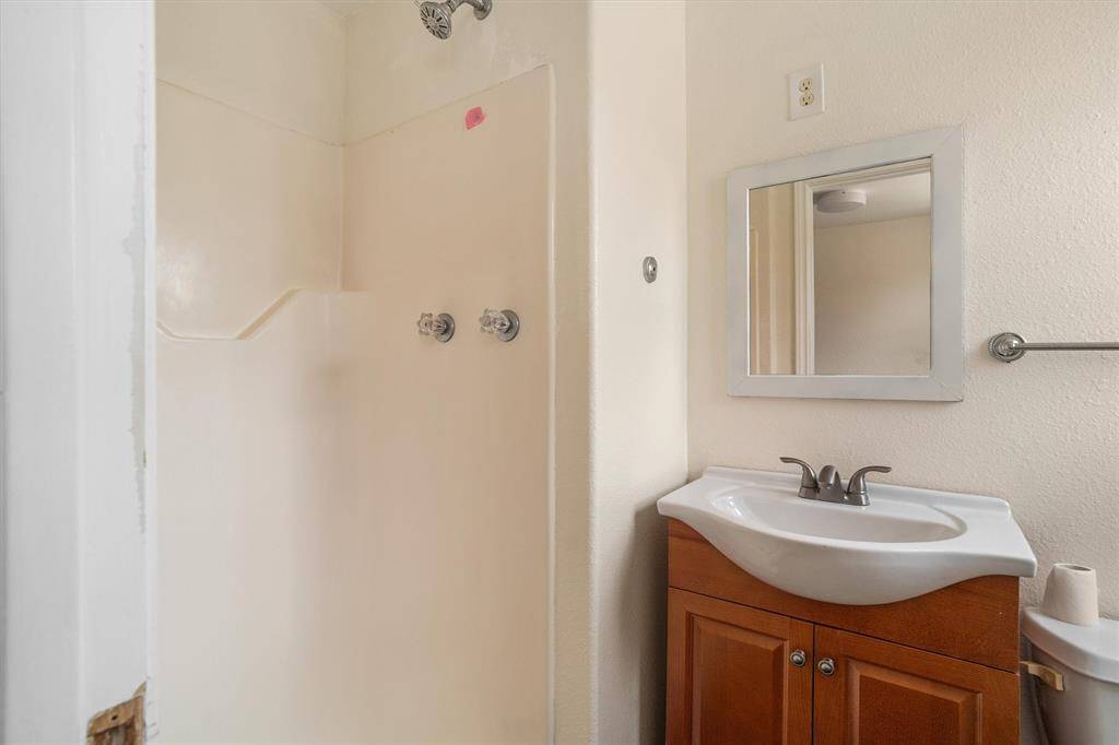 Full bathroom downstairs