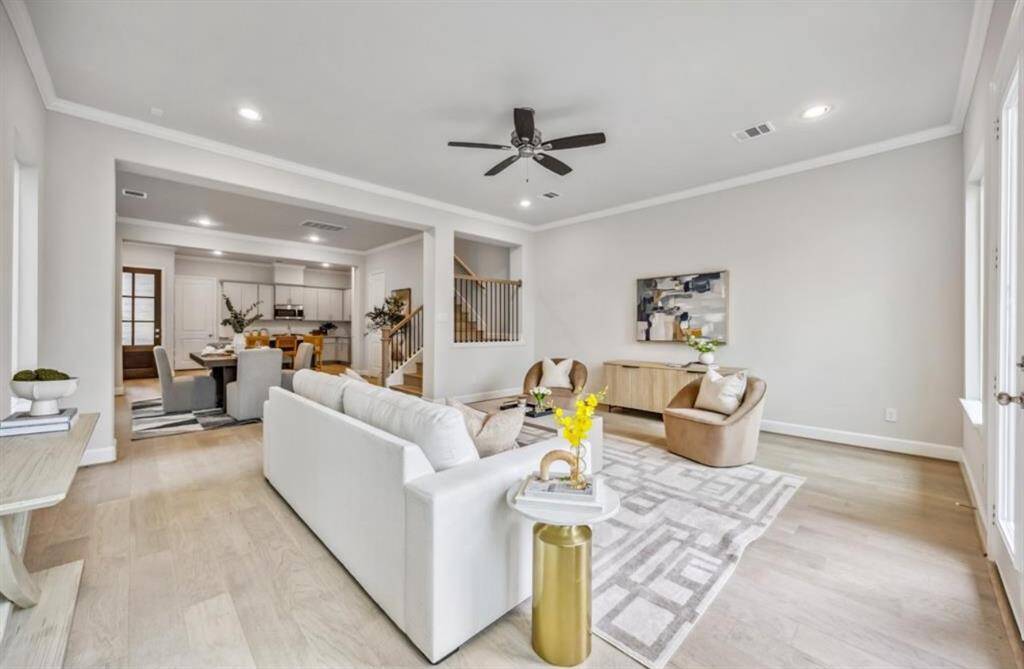 Spacious living room