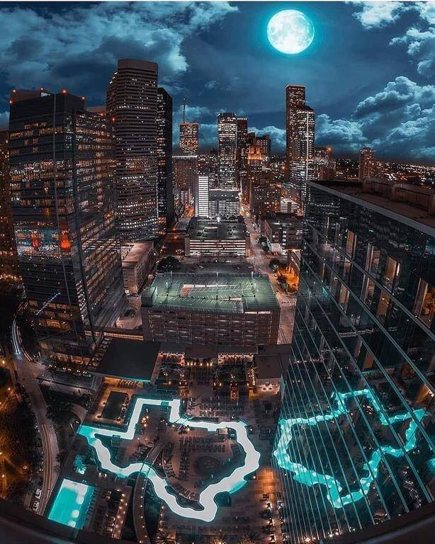 Downtown Houston is just a quick seven-minute drive away, easily accessible without needing to hop on the freeway. This vibrant area boasts a wealth of attractions, including the renowned Theater District, the Houston Public Library, and the lively House of Blues. Sports enthusiasts will appreciate the proximity to Minute Maid Park, while City Hall and Discovery Green Park offer beautiful spaces for relaxation and recreation. Experience the dynamic culture and entertainment that downtown has to offer.
