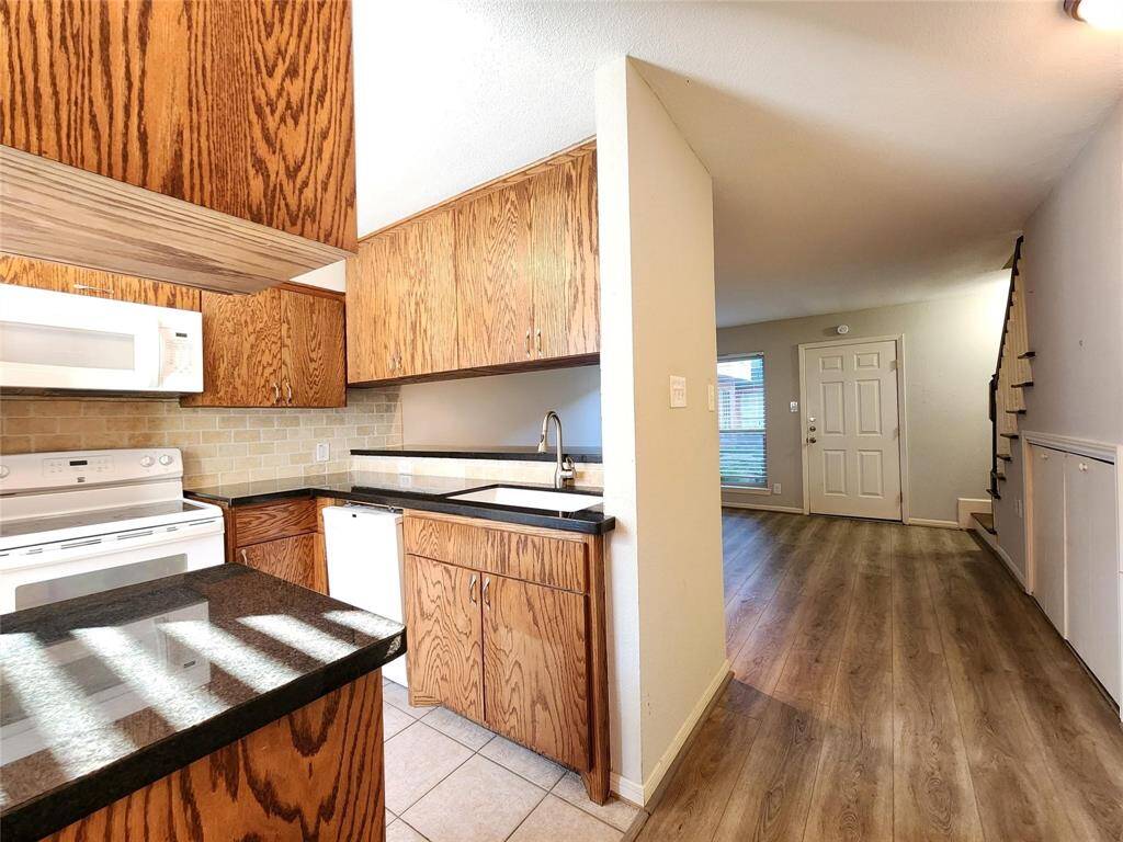 A bright and efficient kitchen.