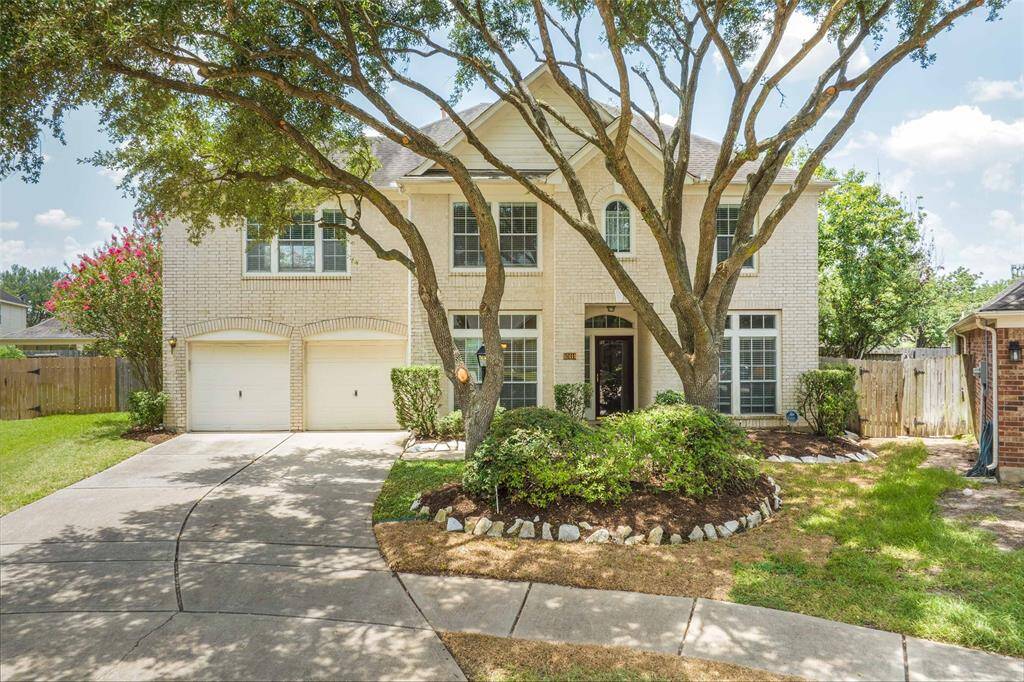 Remodeled 4 bed, 4/1 bed, 3 car tandem garage, recently repainted & new SS appliances