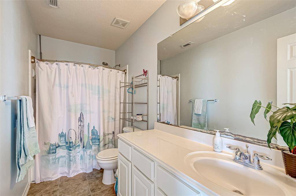 Upstairs full bath