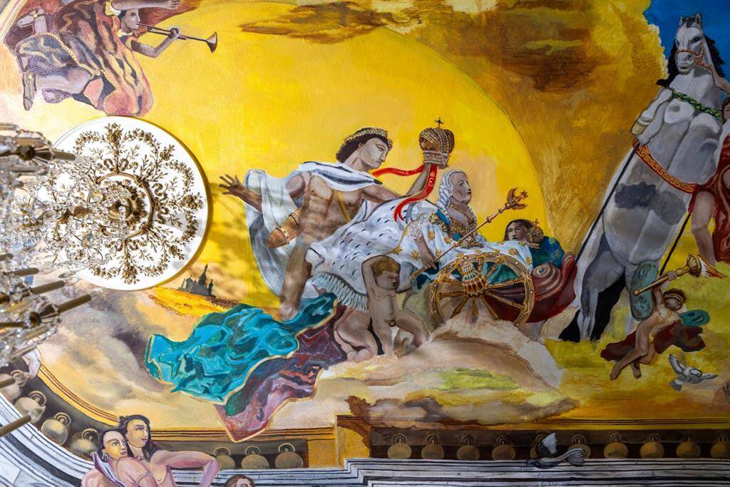 The ballroom ceiling is equipped with a stunning masterpiece