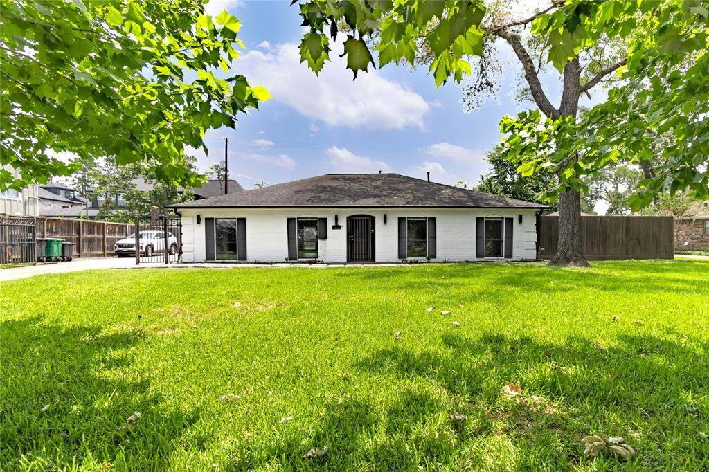 Welcome to 1614 Hillendahl!