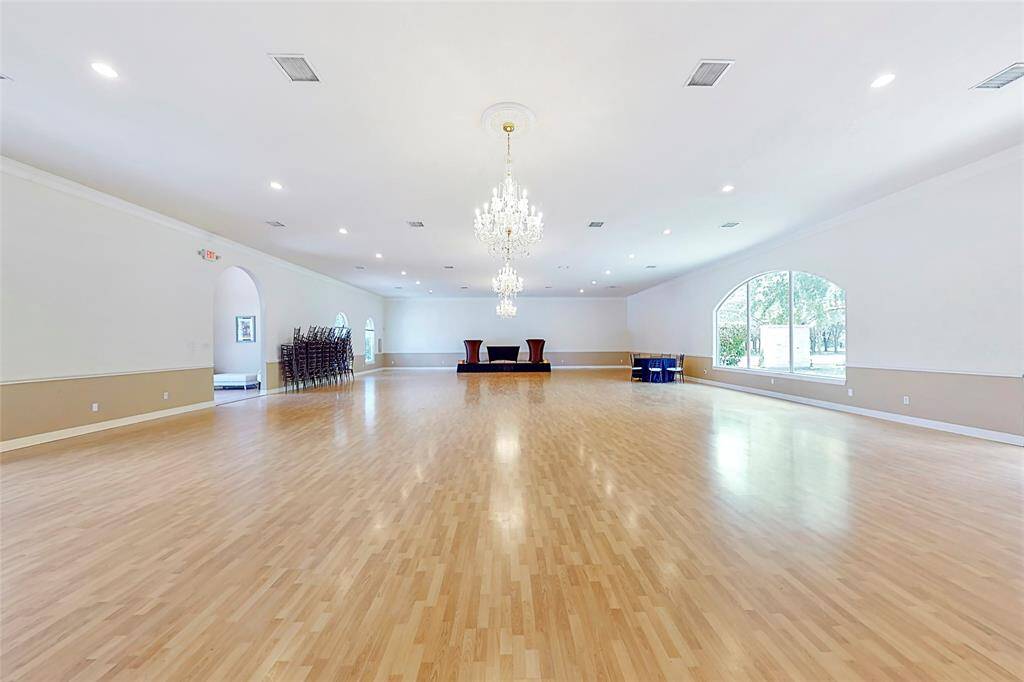 Grand Ballroom (69' x 49')