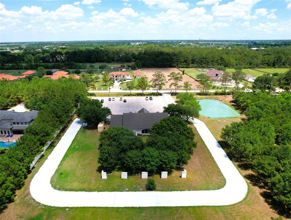 Wrap Around Driveway to the Suites