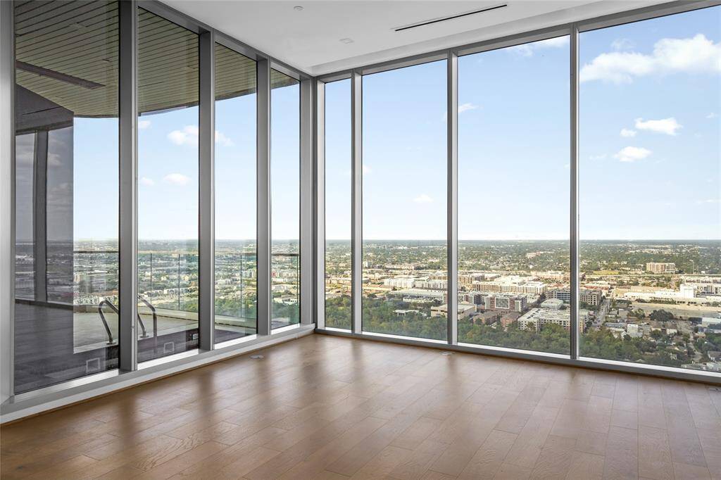 Indulge in a sophisticated lifestyle surrounded by breathtaking panoramas of Houston's vibrant cityscape.