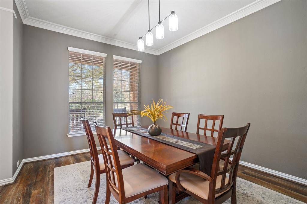 Nice sized dining room for your more formal dinners for family and/or guests.