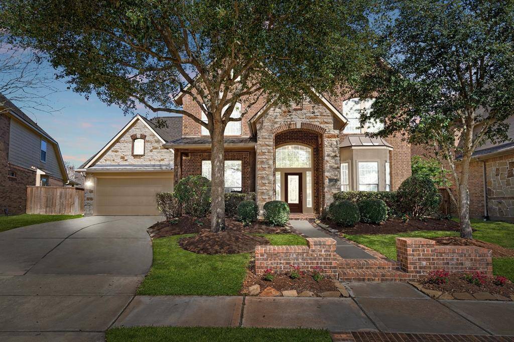 Welcome Home to 18430 S Settlers Shore in Shores Section of Bridgeland!