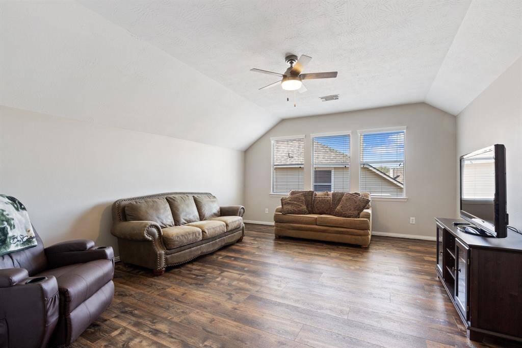 Nice big area with tons of options for use: game room, craft room, mancave, fitness room, etc.