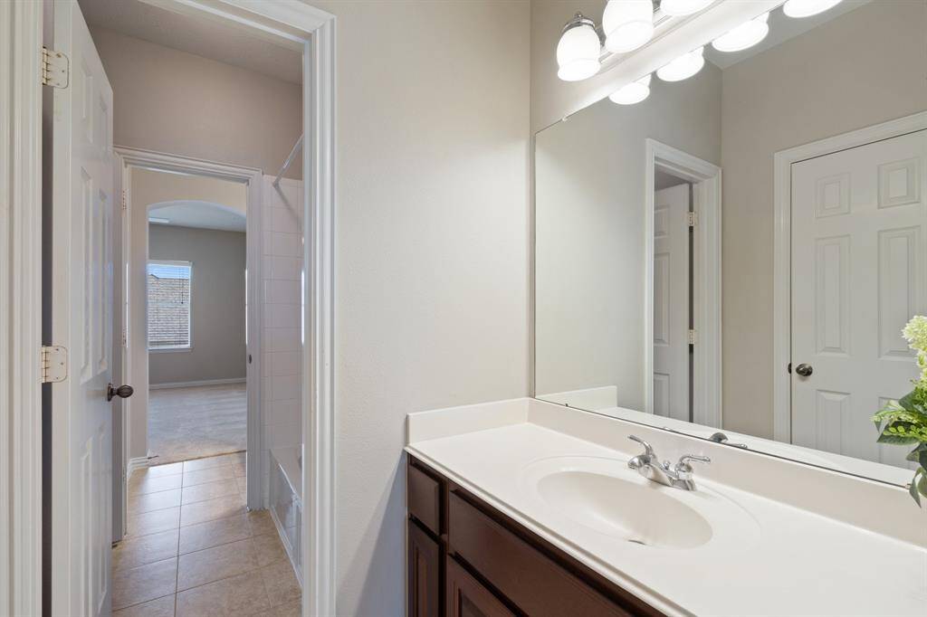 Sink 2 in the Jack & Jill full bath with the tub/shower combo in the middle.