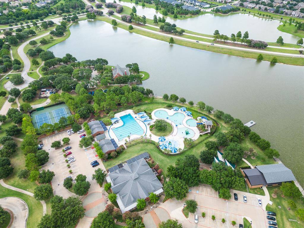 Lakeland Heights amenities nearby.