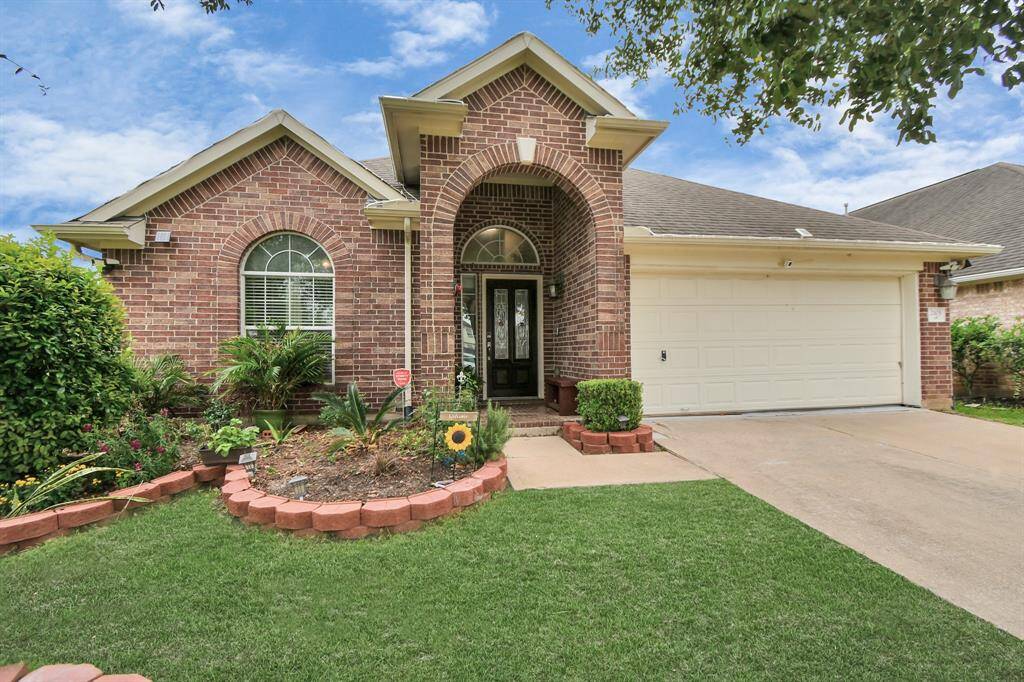 Welcome to 2103 Breezeway Lane!