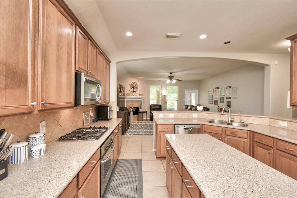 Big kitchen with lots of storage
