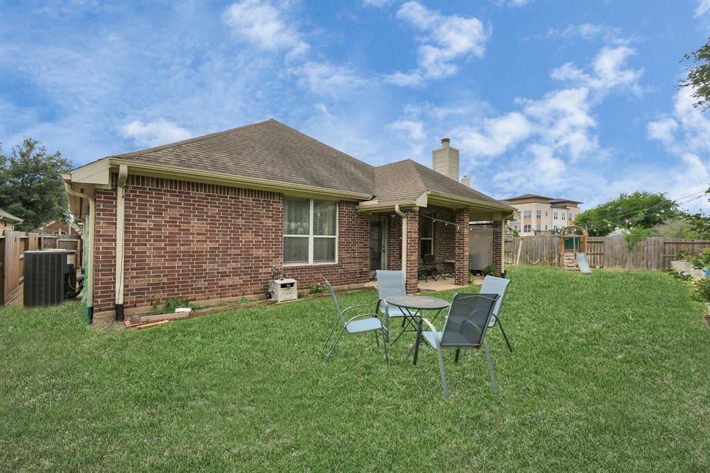 Nice spacious backyard