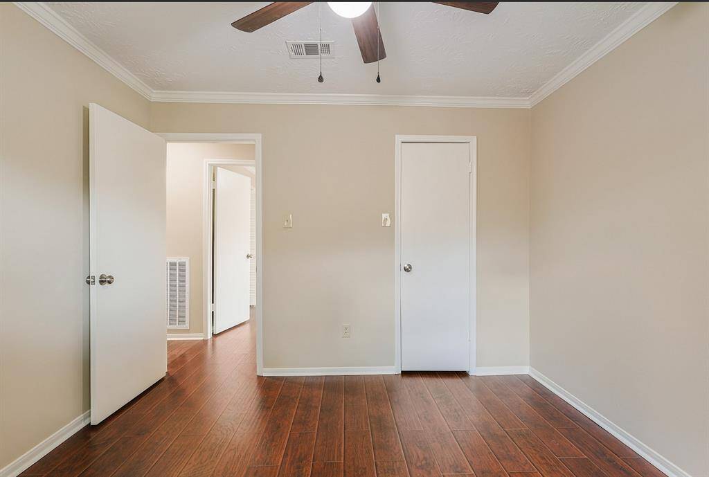 A ceiling fan, offers a cozy and inviting space. It includes two doors, providing access and storage options.