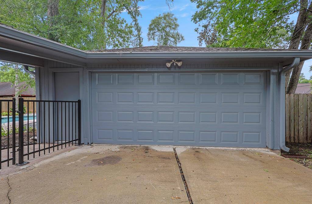 NEW Garage Door System w / Opener