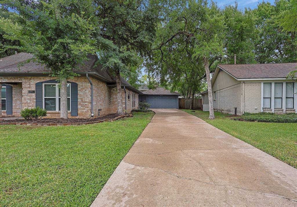 Long driveway offers additional parking