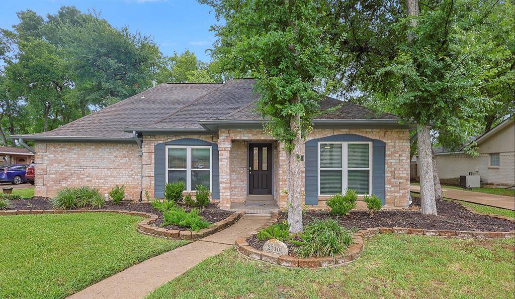A home in the heart of Pecan Grove, Richmond.NEW HVAC, water heater & cooktop for peace of mind. Too many updates too list!