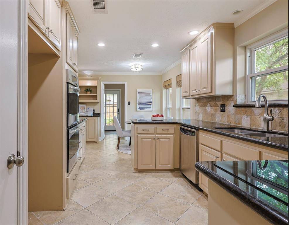 Kitchen seamlessly flows into the breakfast area with bar area for casual dining.Freshly painted cabinets complemented by granite countertops gives ample storage.