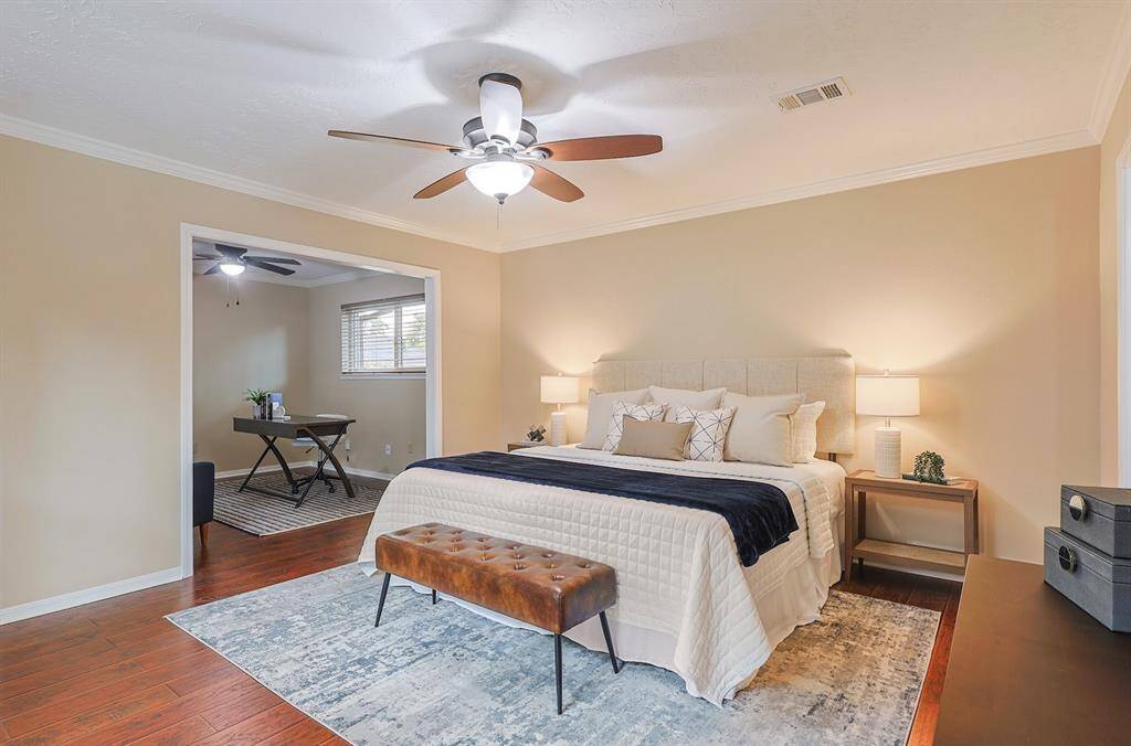 A flexible 4th room—ideal for a home office, nursery, gym or custom closet