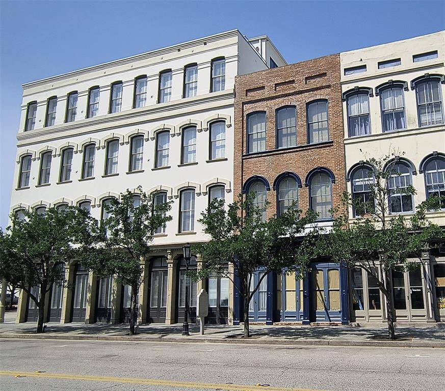 217 Tremont St/23rd St - Next to the Tremont House/Historical Whiteside Town Flats