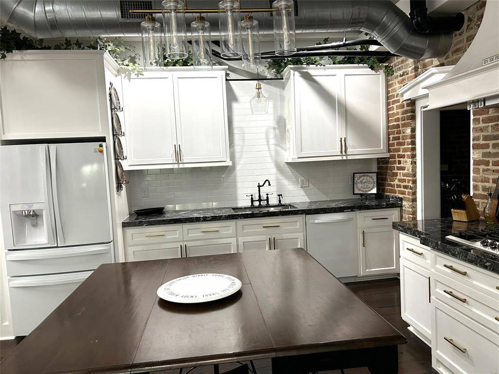 Floor 1 Kitchen Sink Area