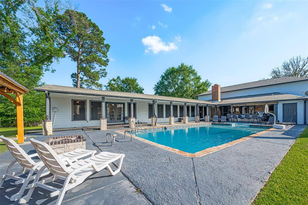 A true backyard oasis!