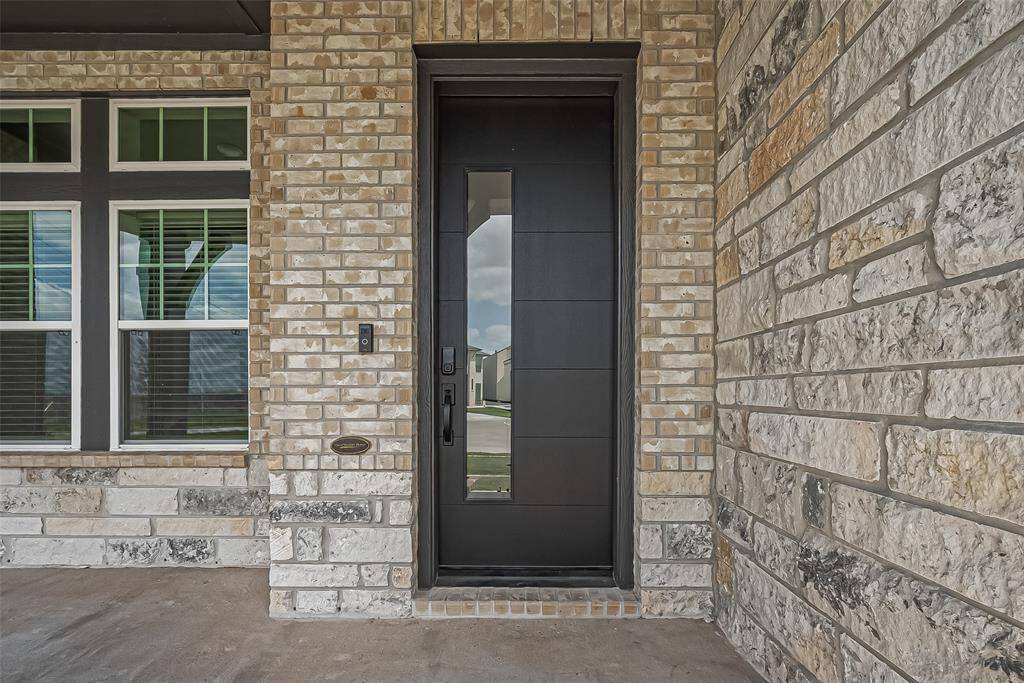 Elegance starts at the entrance! This stunning 8ft door makes a lasting first impression.