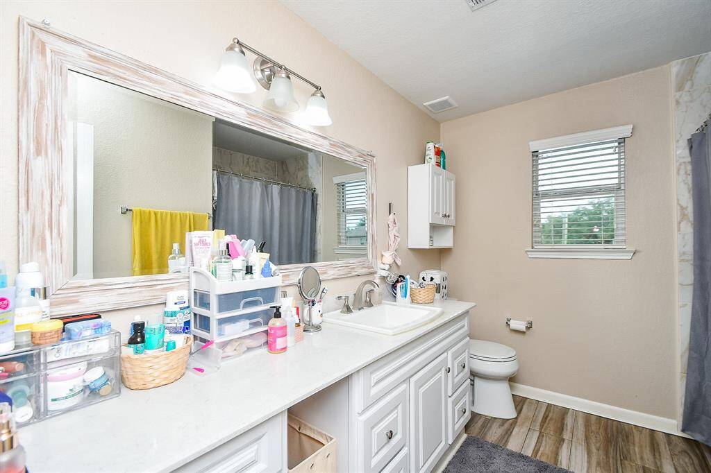 Upstairs full bath
