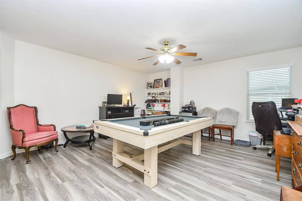 Game room upstairs, ideal for recreation or a home office setup