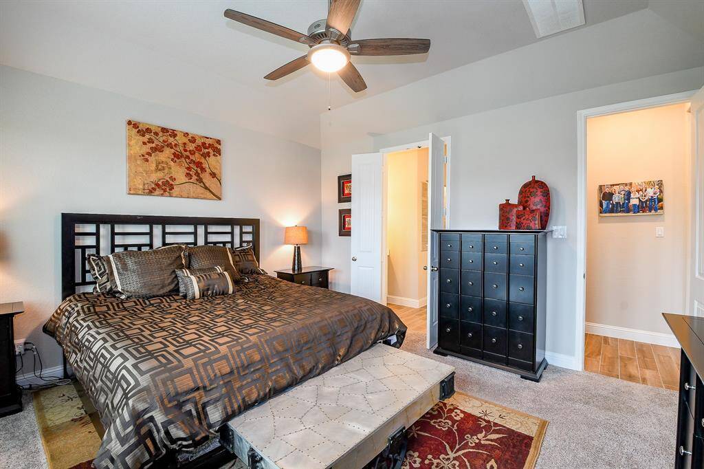Ceiling fans in all bedrooms!