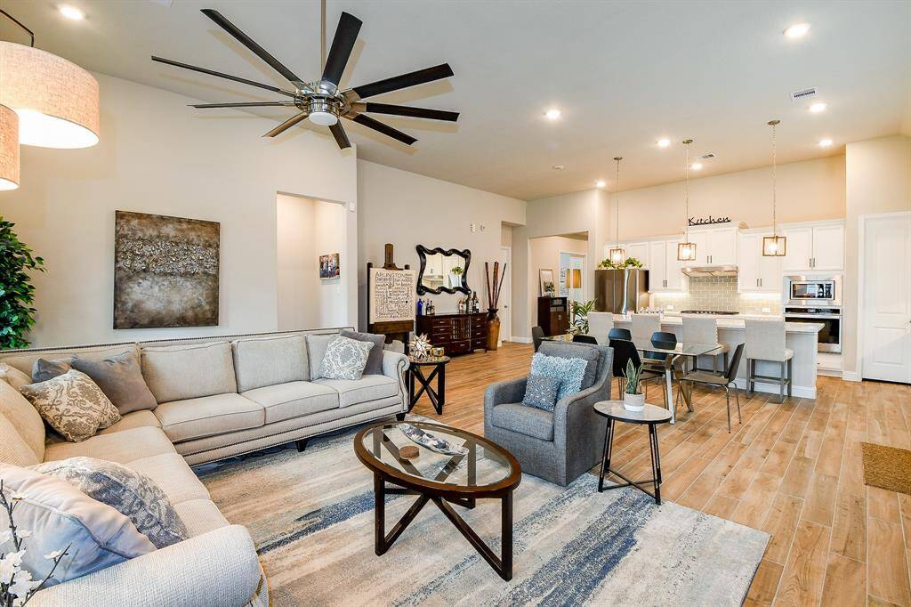 Notice the open floor concept with tons of room!