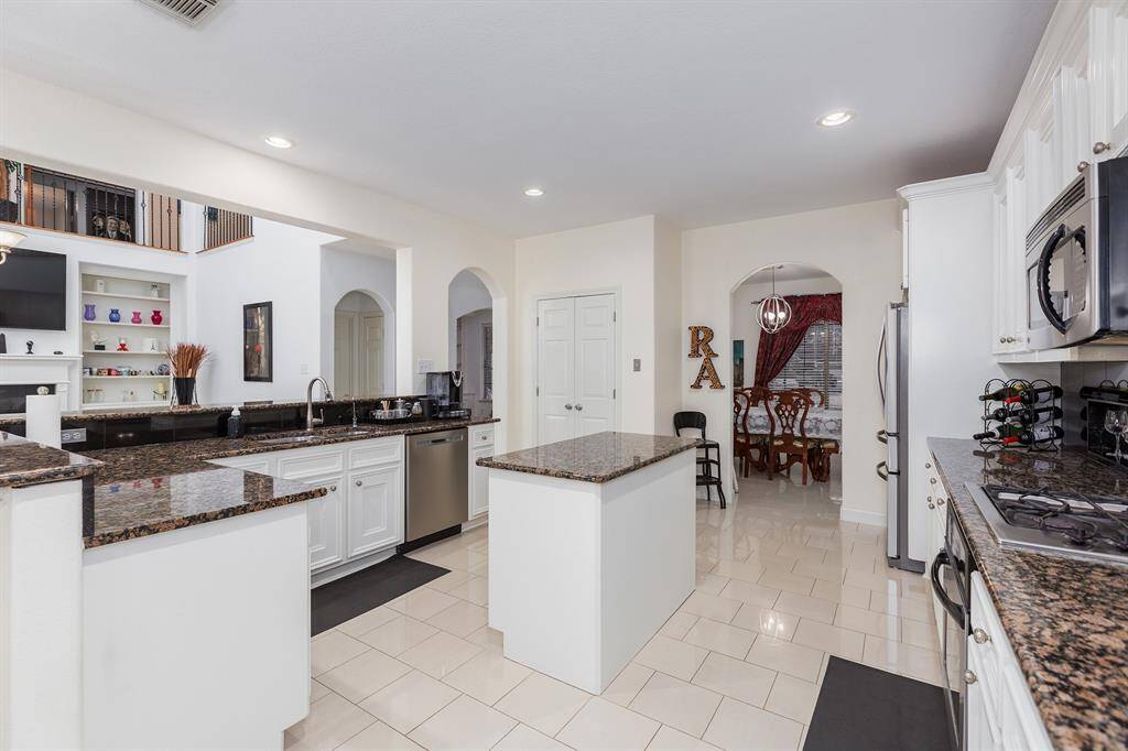 Kitchen With Reverse Osmosis Water Filtration System