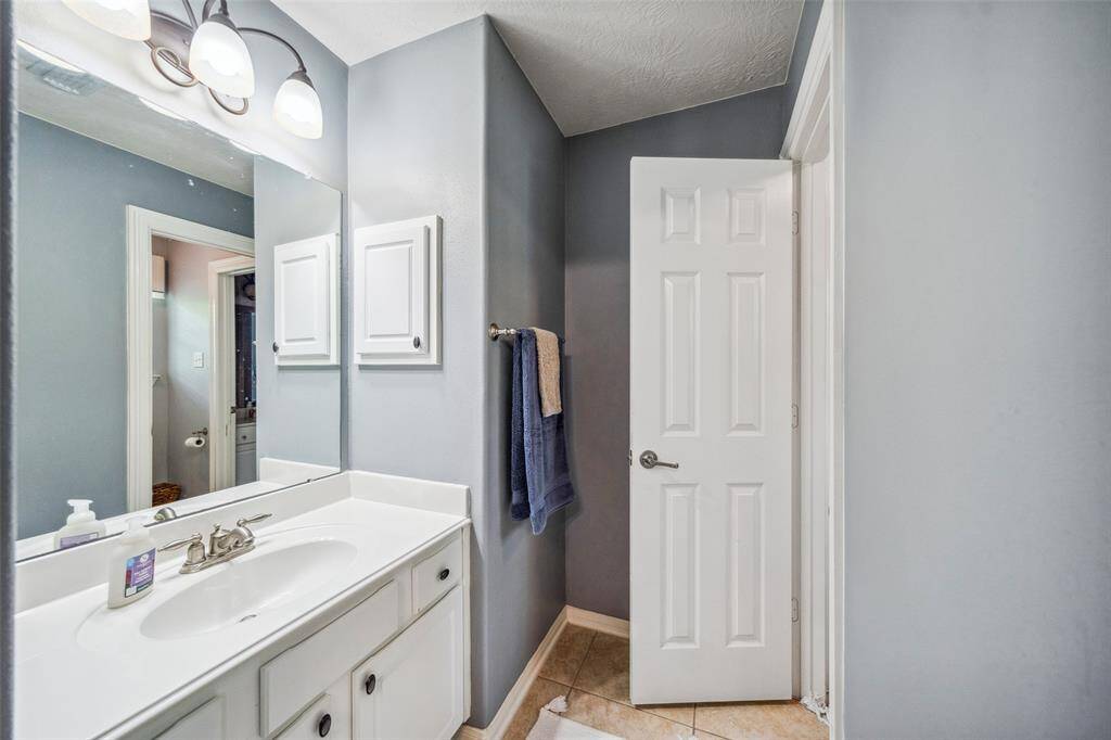 Jack and Jill secondary bath upstairs