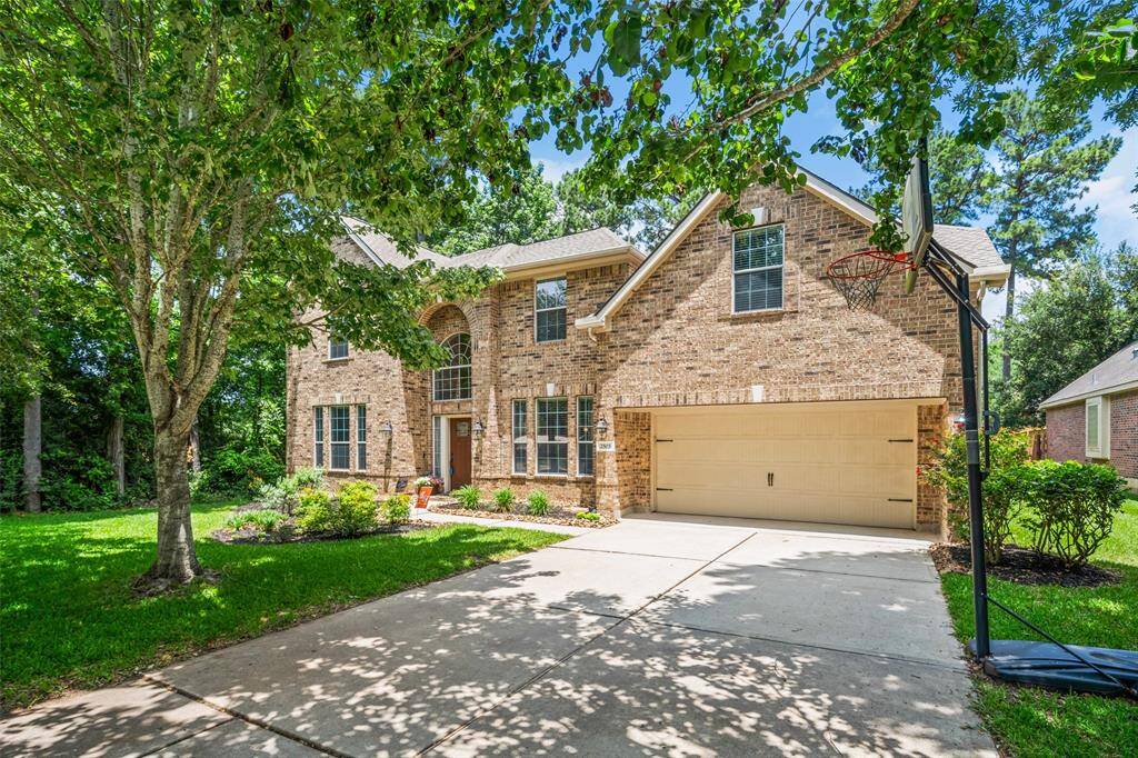 3 car tandem garage, wide driveway